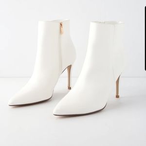 White Steve madden bootie 7.5